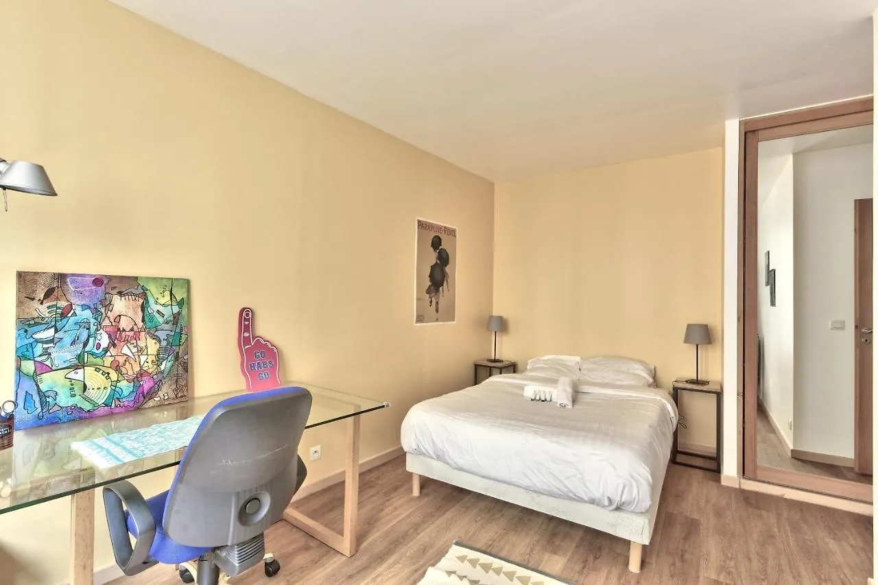 Appartement Dombasle Tour Eiffel - Welkeys Paris Apartment