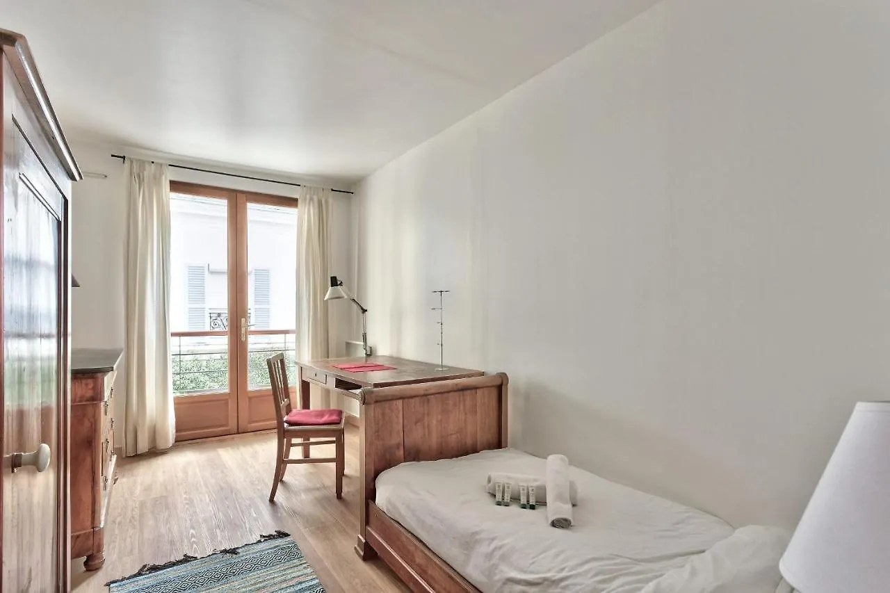 Apartment Appartement Dombasle Tour Eiffel - Welkeys Paris France